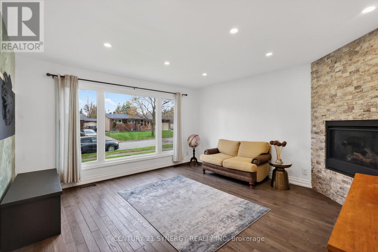 2358 Joliffe Street, Ottawa, ON - Indoor Photo Showing Living Room With Fireplace