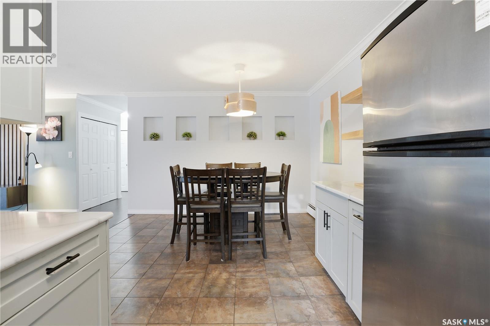 A 1014 Colony Street, Saskatoon, SK - Indoor