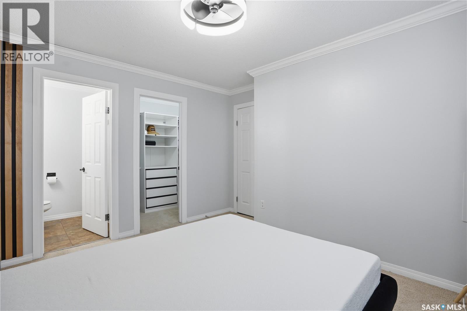 A 1014 Colony Street, Saskatoon, SK - Indoor