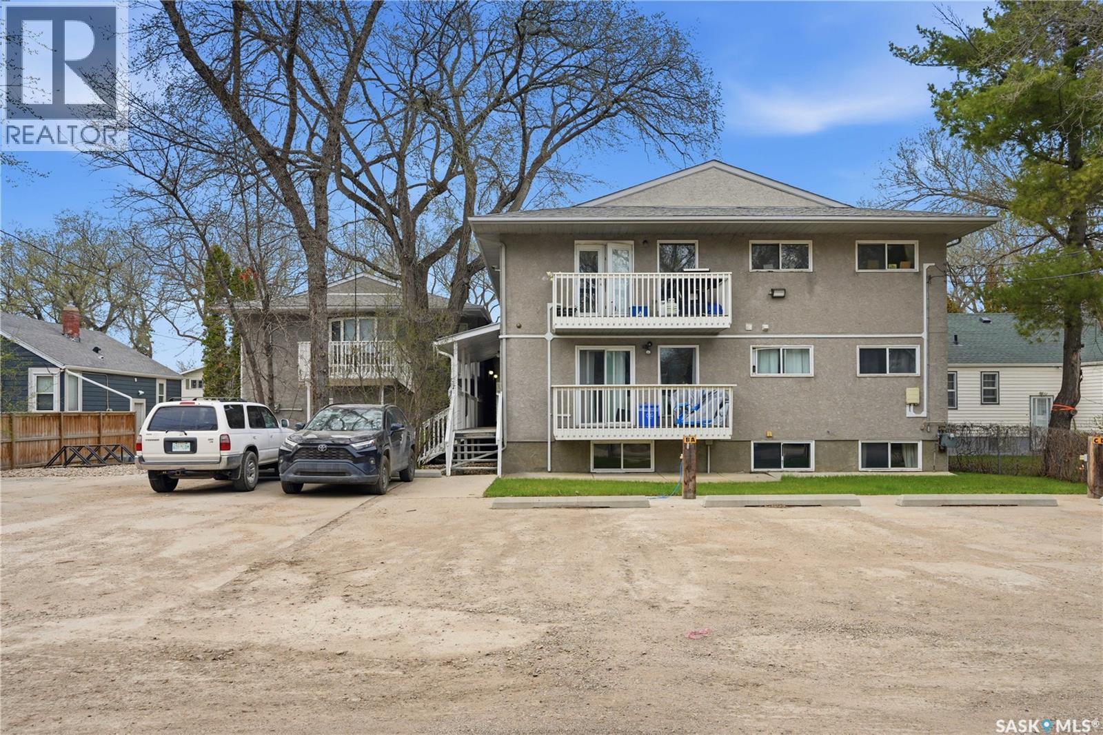 A 1014 Colony Street, Saskatoon, SK - Outdoor
