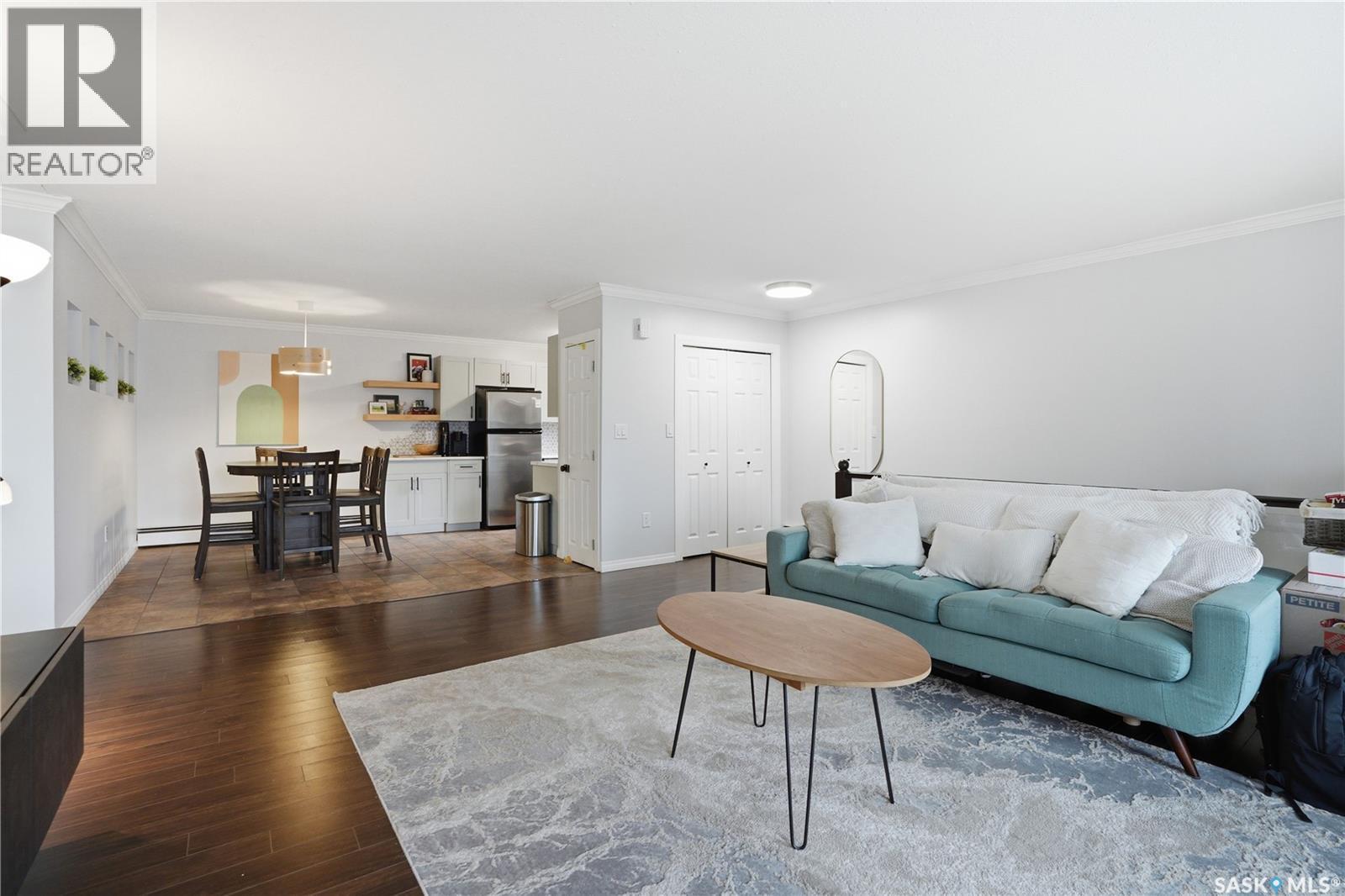 A 1014 Colony Street, Saskatoon, SK - Indoor Photo Showing Living Room