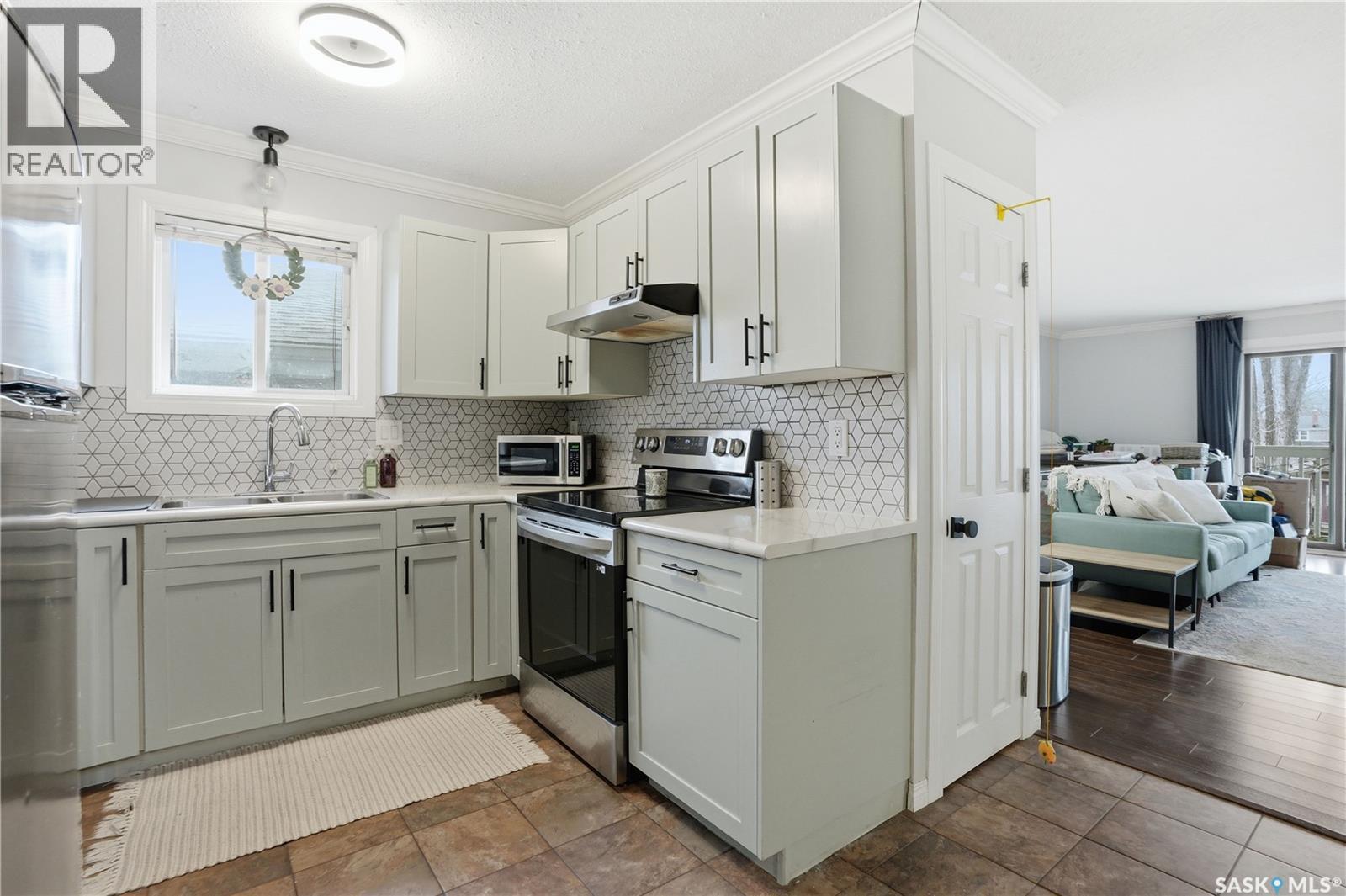 A 1014 Colony Street, Saskatoon, SK - Indoor Photo Showing Kitchen