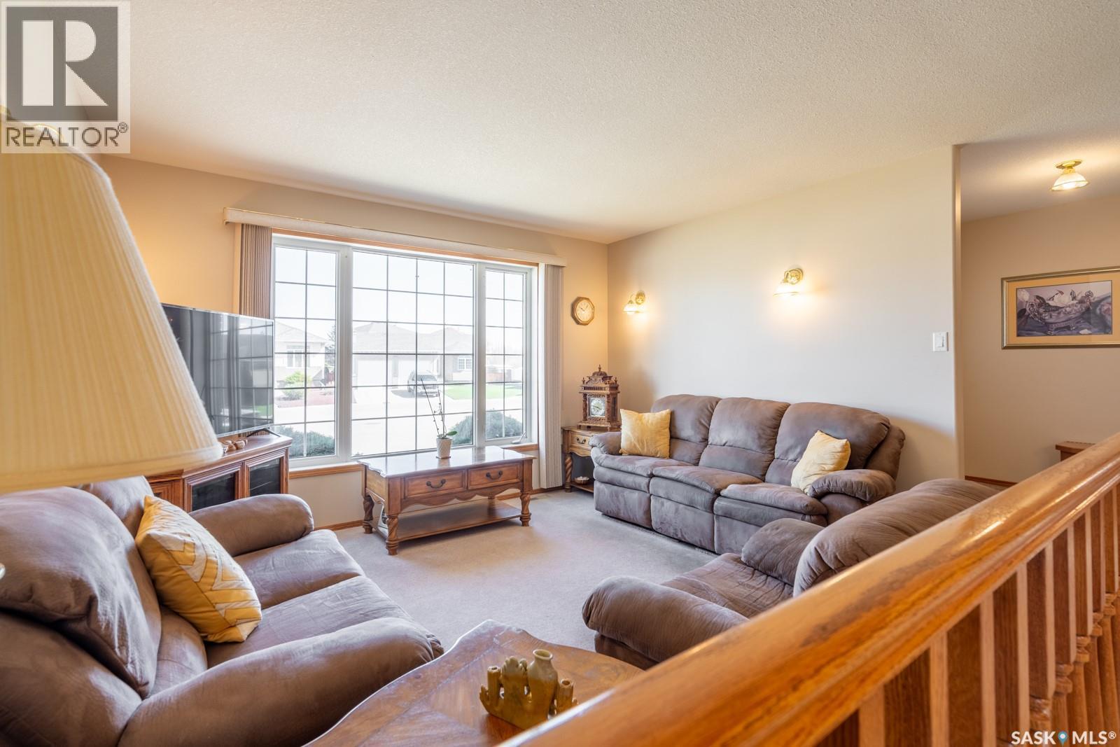 2346 Mcgregor Place, Regina, SK - Indoor Photo Showing Living Room