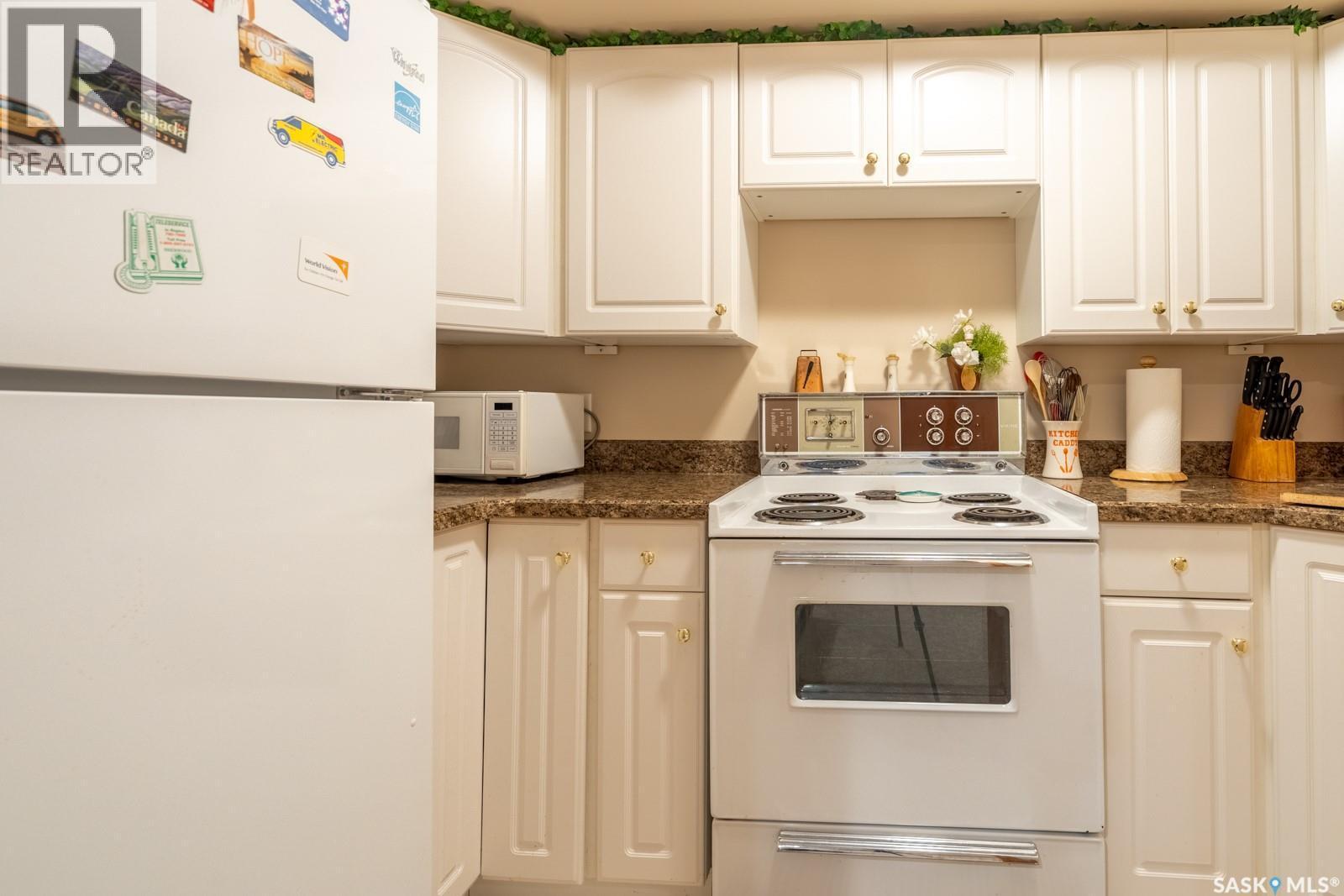2346 Mcgregor Place, Regina, SK - Indoor Photo Showing Kitchen