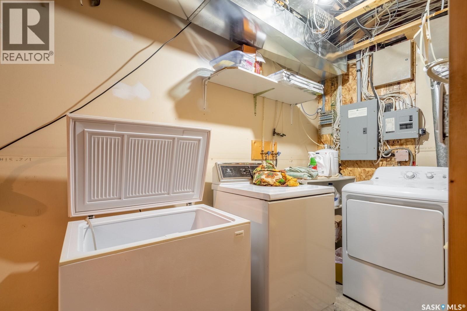 2346 Mcgregor Place, Regina, SK - Indoor Photo Showing Laundry Room