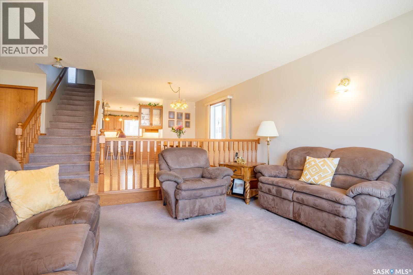 2346 Mcgregor Place, Regina, SK - Indoor Photo Showing Living Room