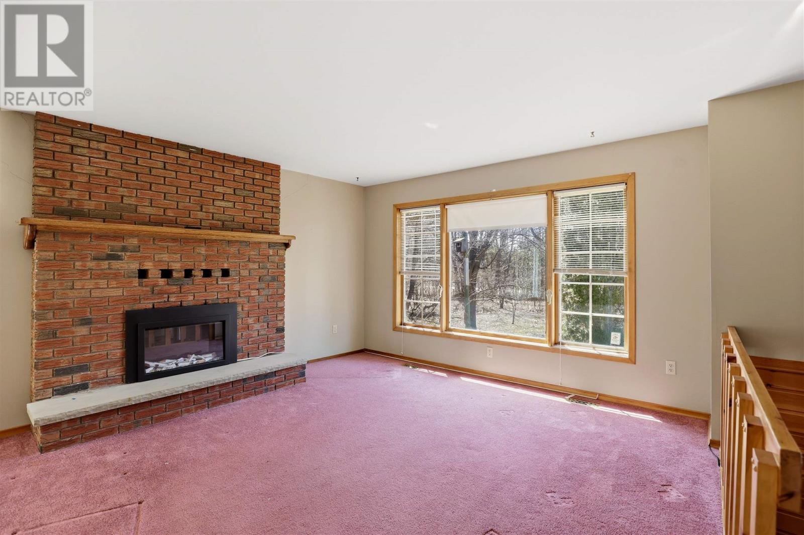 4562 Second Lin W, Prince Township, ON - Indoor Photo Showing Living Room With Fireplace