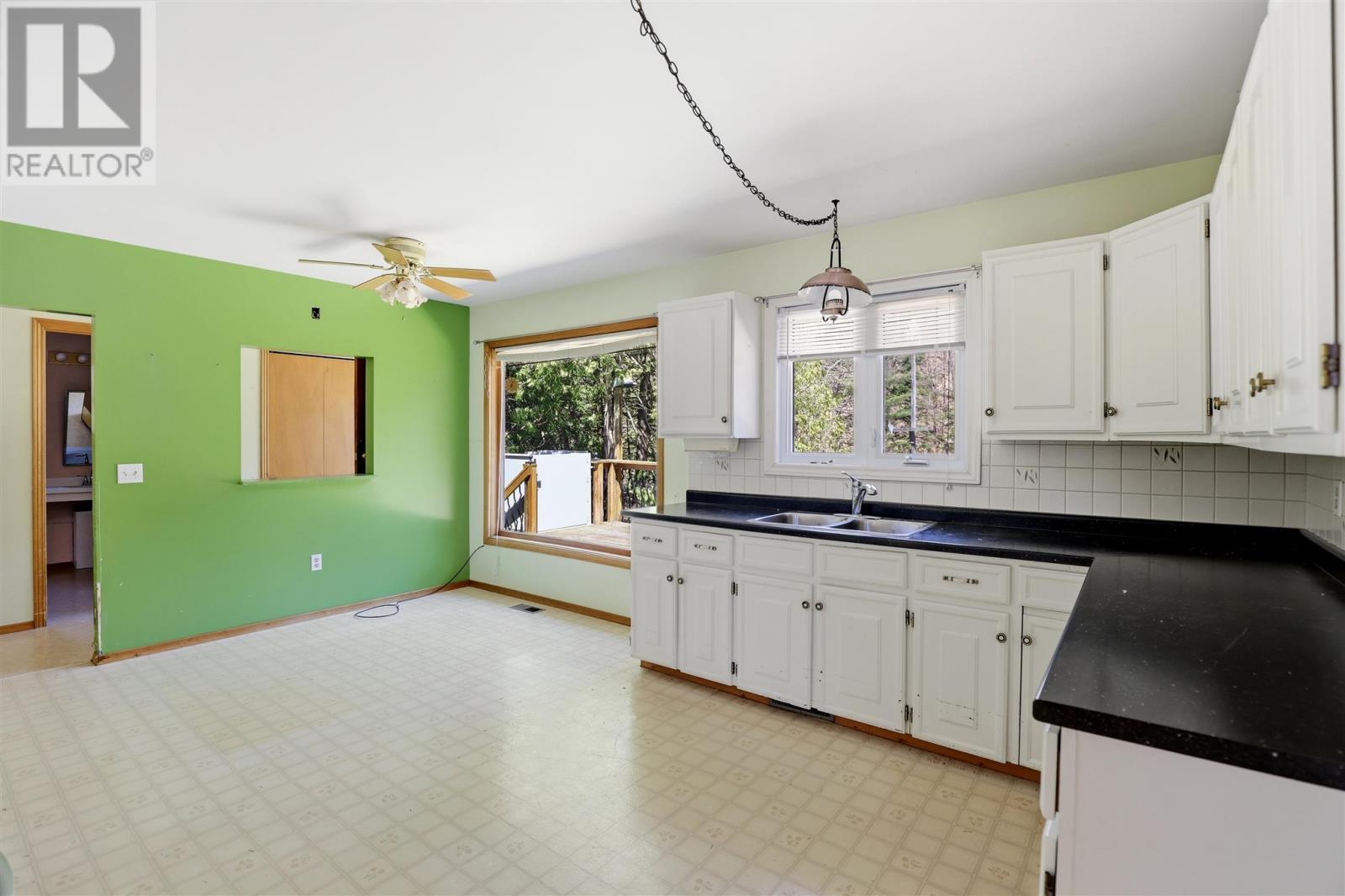 4562 Second Lin W, Prince Township, ON - Indoor Photo Showing Kitchen With Double Sink