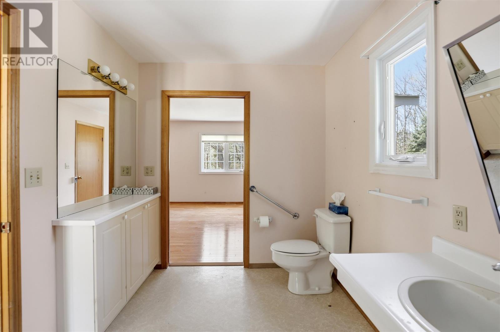 4562 Second Lin W, Prince Township, ON - Indoor Photo Showing Bathroom