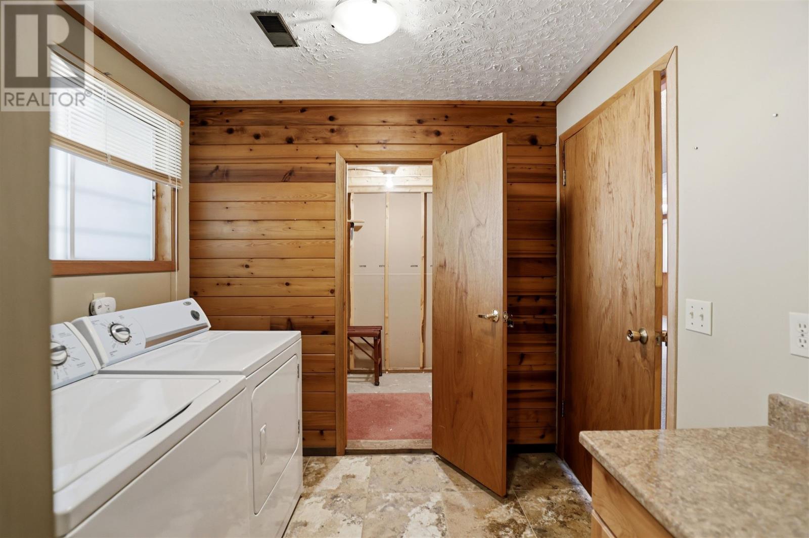 4562 Second Lin W, Prince Township, ON - Indoor Photo Showing Laundry Room
