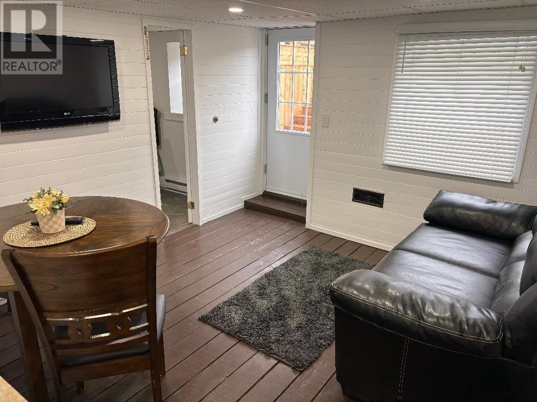 180 Main Street, Triton, NL - Indoor