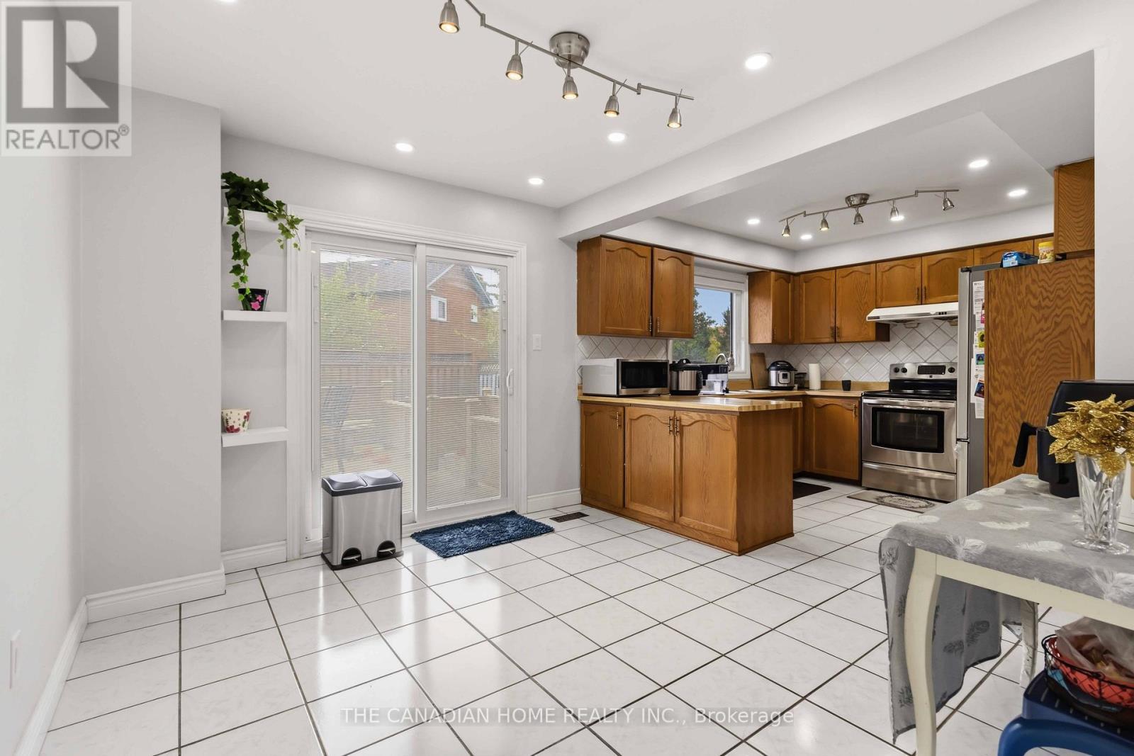 3549 Redmond Road, Mississauga, ON - Indoor Photo Showing Kitchen