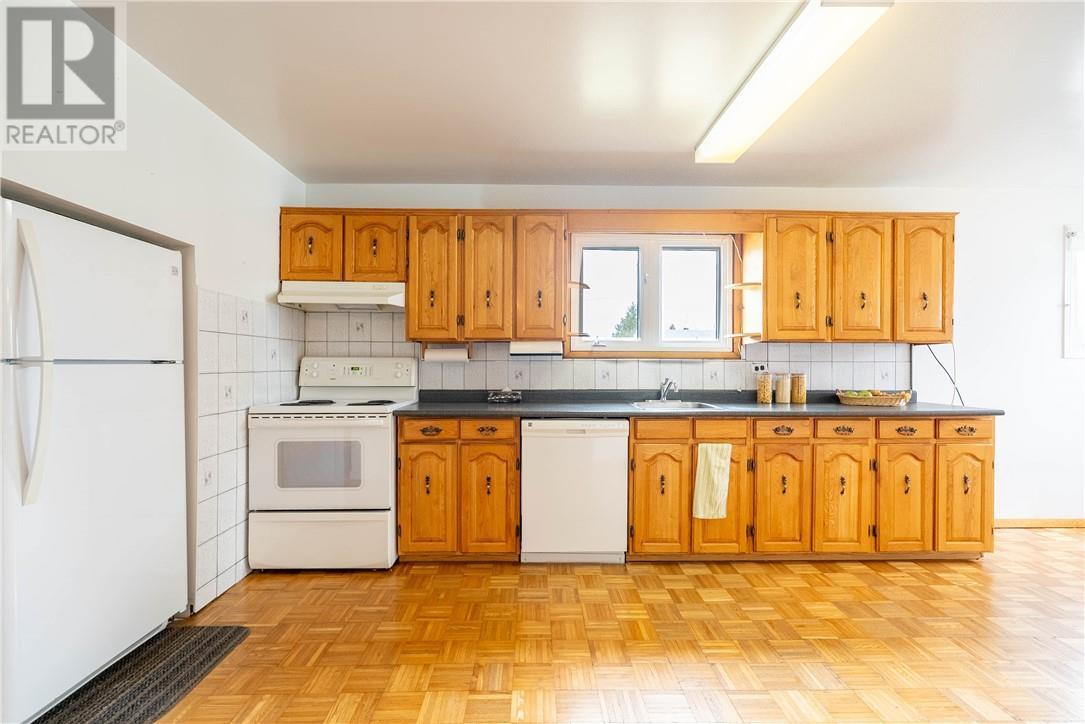 4214 Roy, Hanmer, ON - Indoor Photo Showing Kitchen
