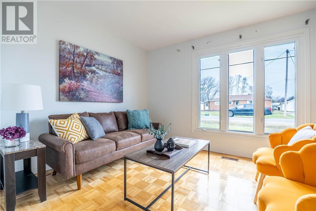 4214 Roy, Hanmer, ON - Indoor Photo Showing Living Room