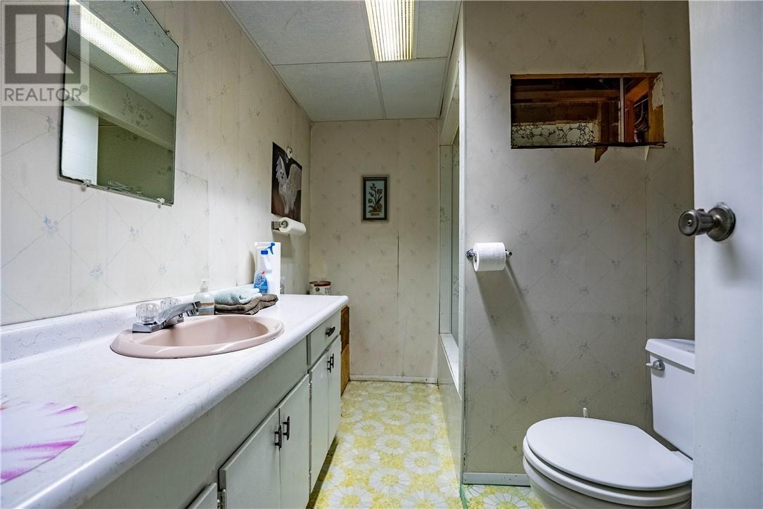 4214 Roy, Hanmer, ON - Indoor Photo Showing Bathroom
