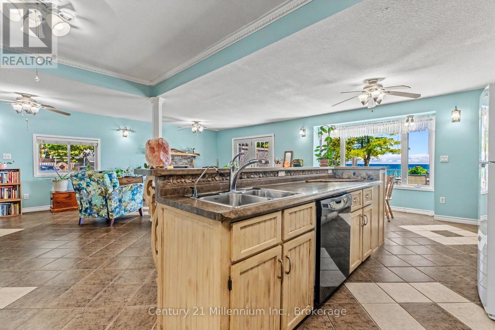 117 Kiowana Beach Road, Meaford, ON - Indoor Photo Showing Kitchen With Double Sink