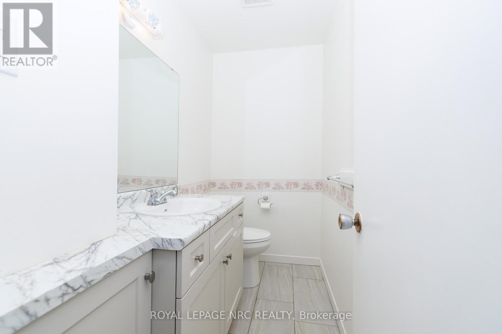 8 Kerwin Gate, St. Catharines (Lakeport), ON - Indoor Photo Showing Bathroom