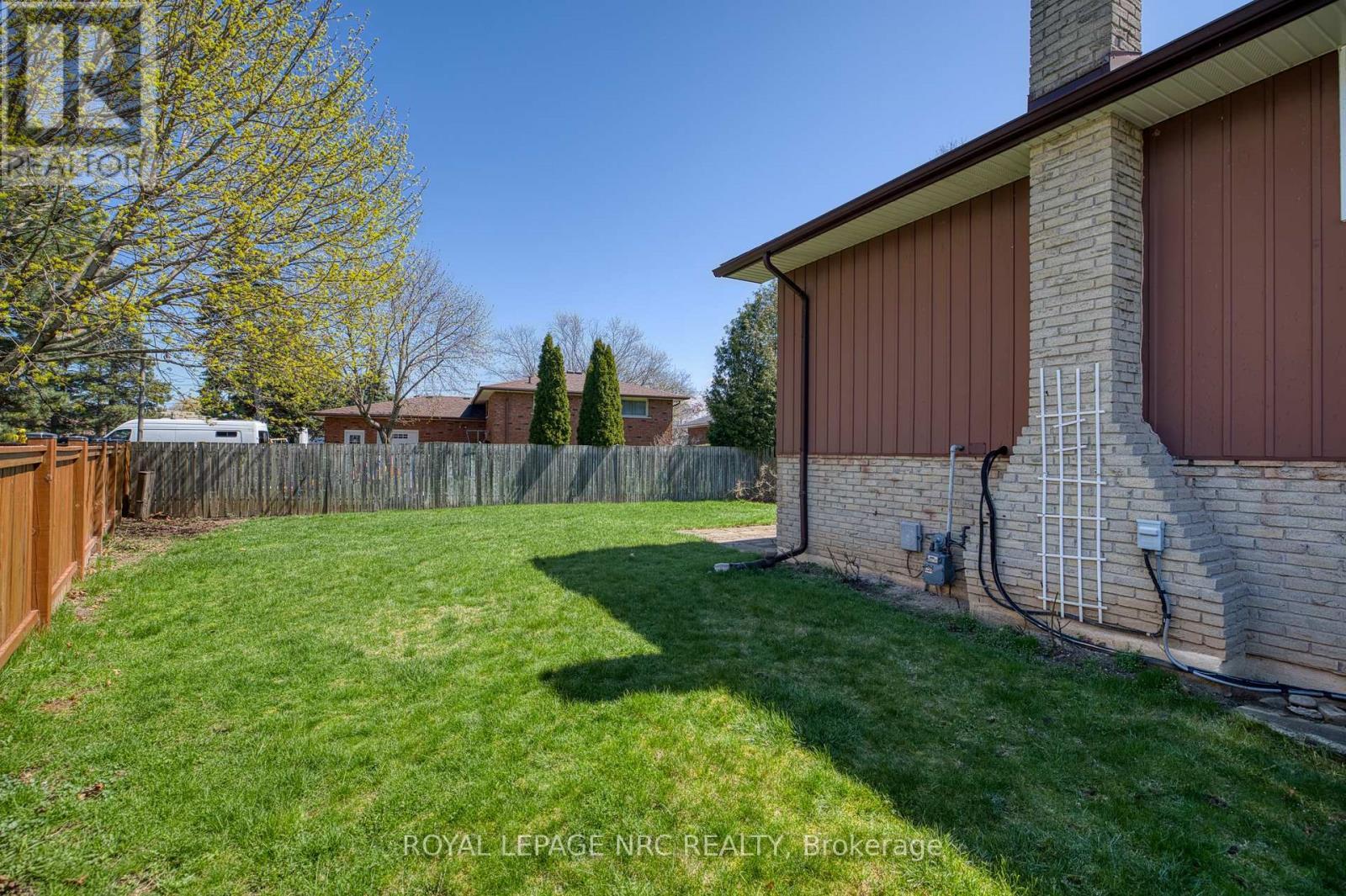 8 Kerwin Gate, St. Catharines (Lakeport), ON - Outdoor