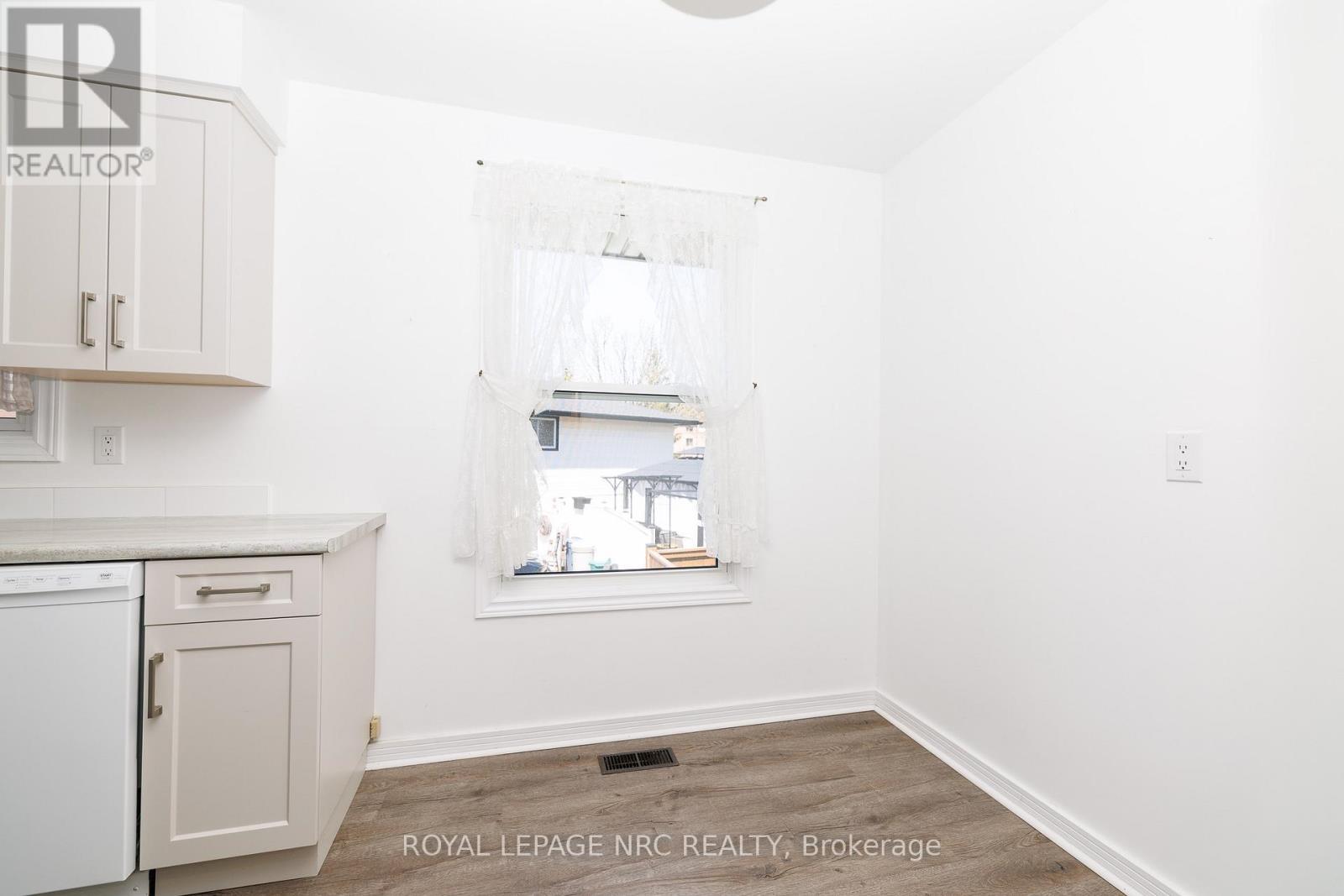 8 Kerwin Gate, St. Catharines (Lakeport), ON - Indoor
