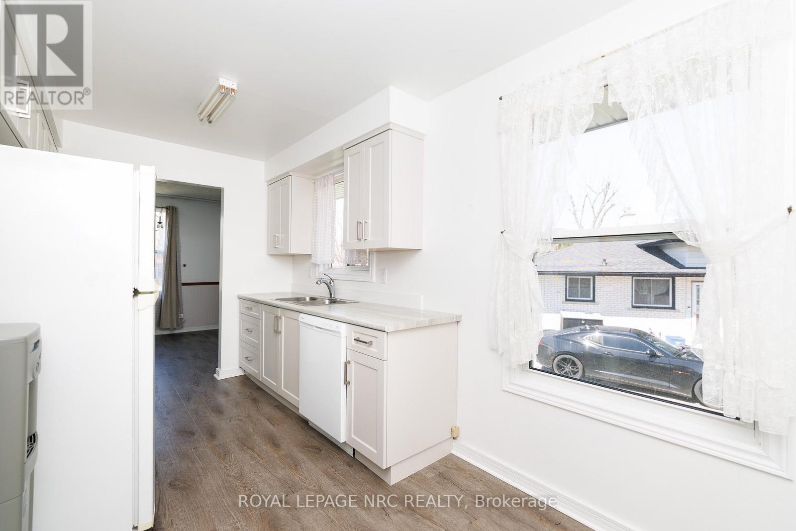 8 Kerwin Gate, St. Catharines (Lakeport), ON - Indoor