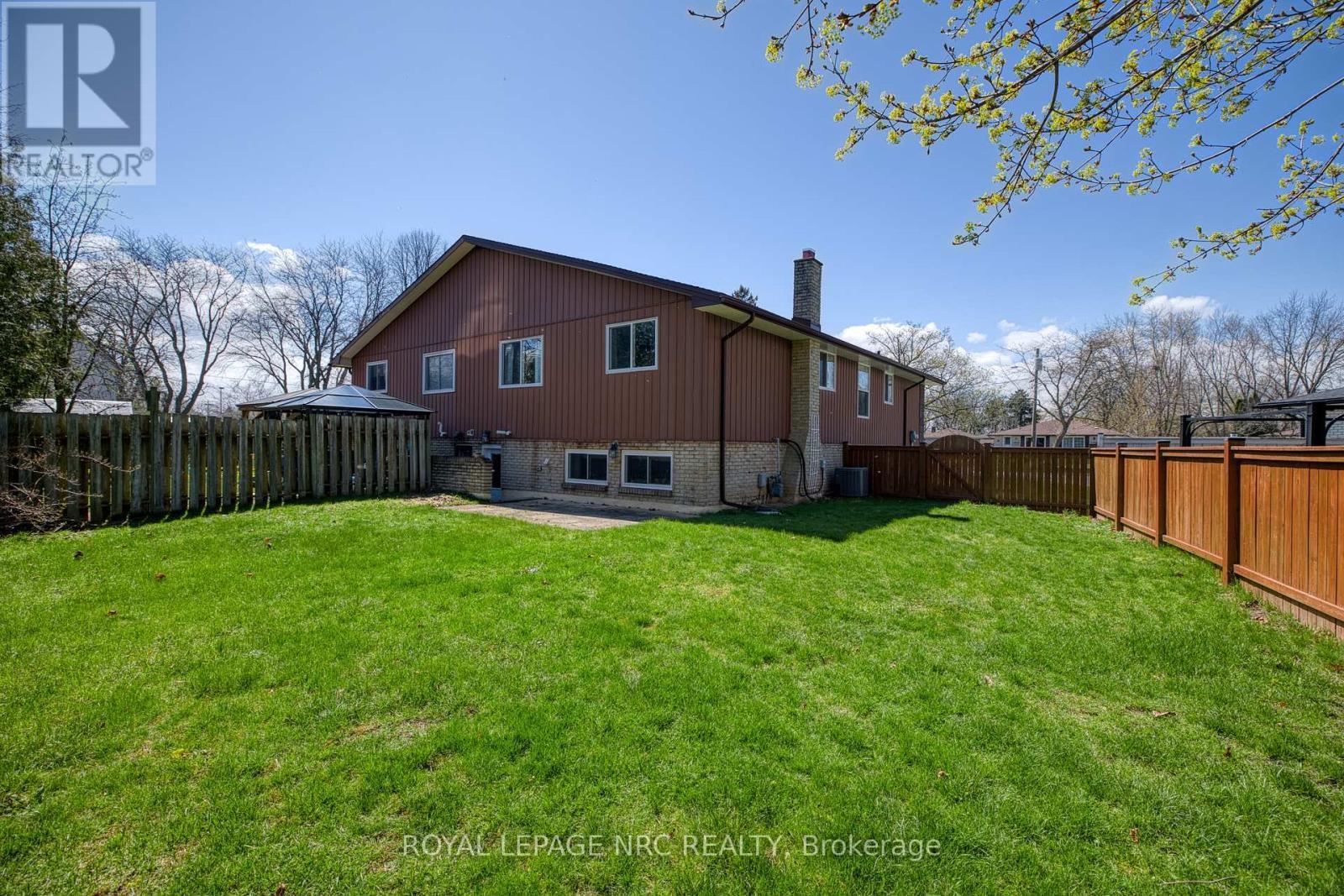 8 Kerwin Gate, St. Catharines (Lakeport), ON - Outdoor With Backyard
