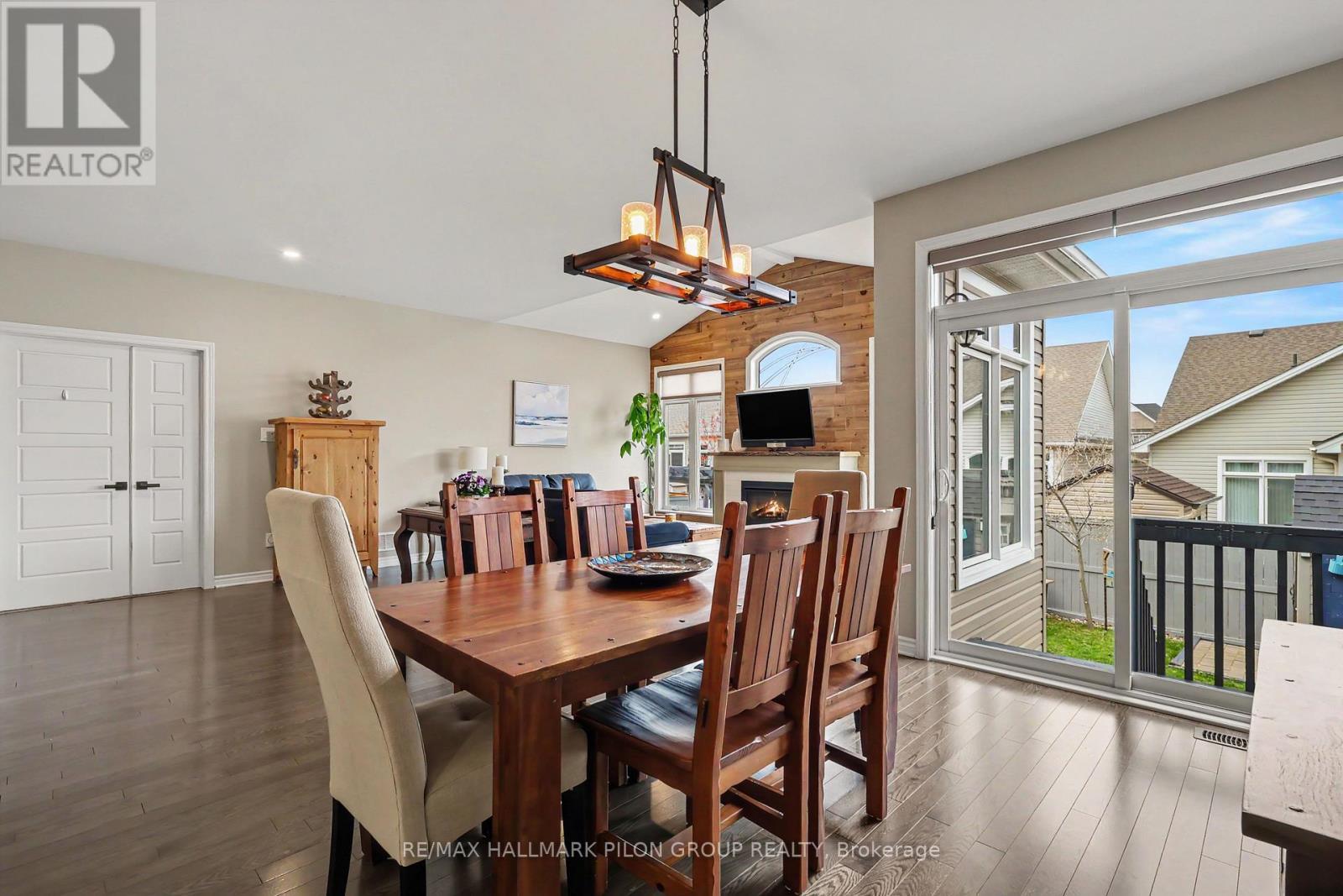 819 Tewin Circle, Ottawa, ON - Indoor Photo Showing Dining Room