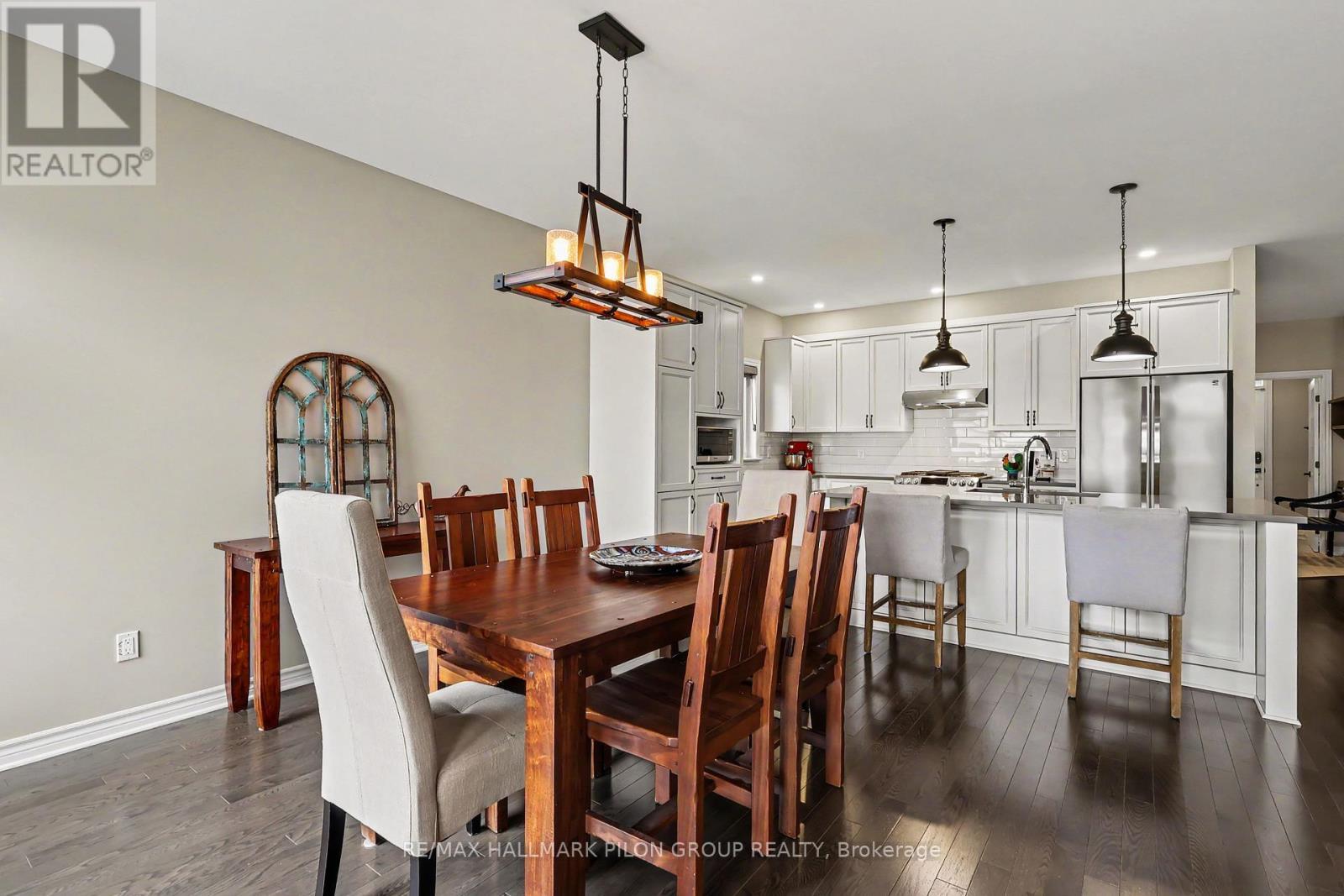 819 Tewin Circle, Ottawa, ON - Indoor Photo Showing Dining Room