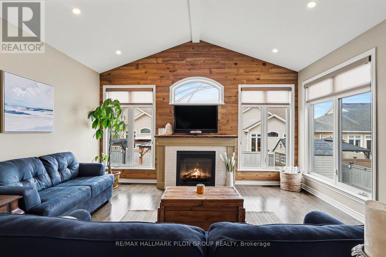 819 Tewin Circle, Ottawa, ON - Indoor Photo Showing Living Room With Fireplace