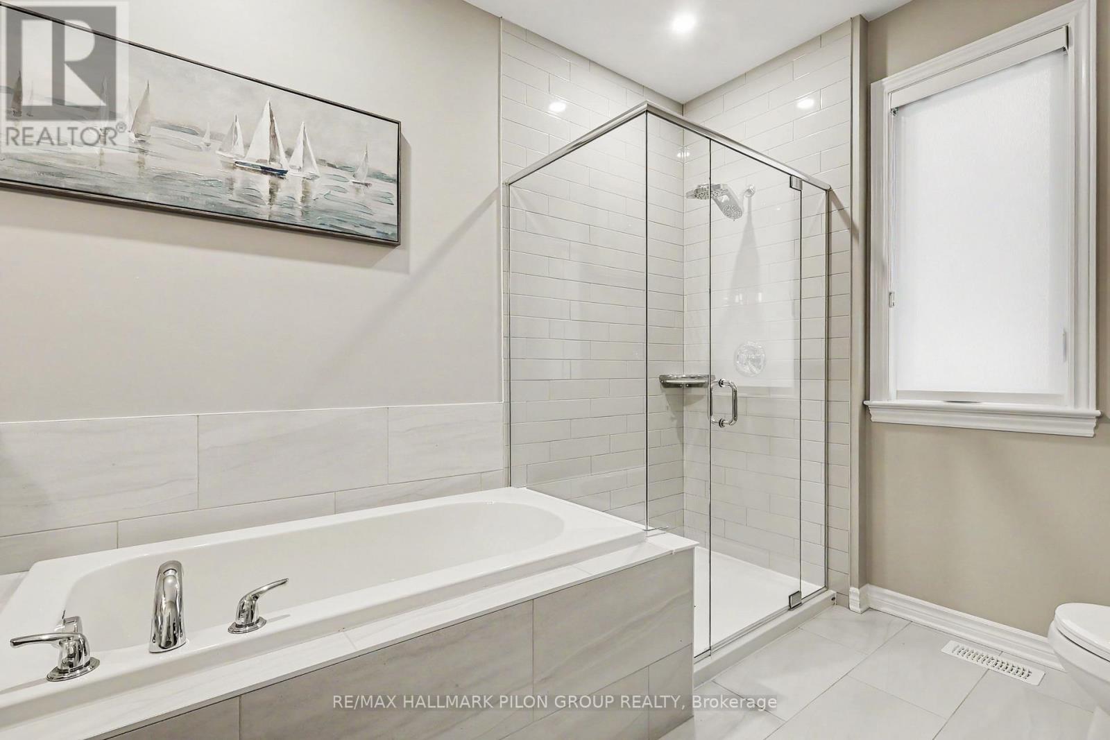 819 Tewin Circle, Ottawa, ON - Indoor Photo Showing Bathroom