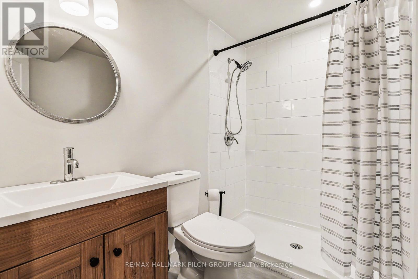 819 Tewin Circle, Ottawa, ON - Indoor Photo Showing Bathroom