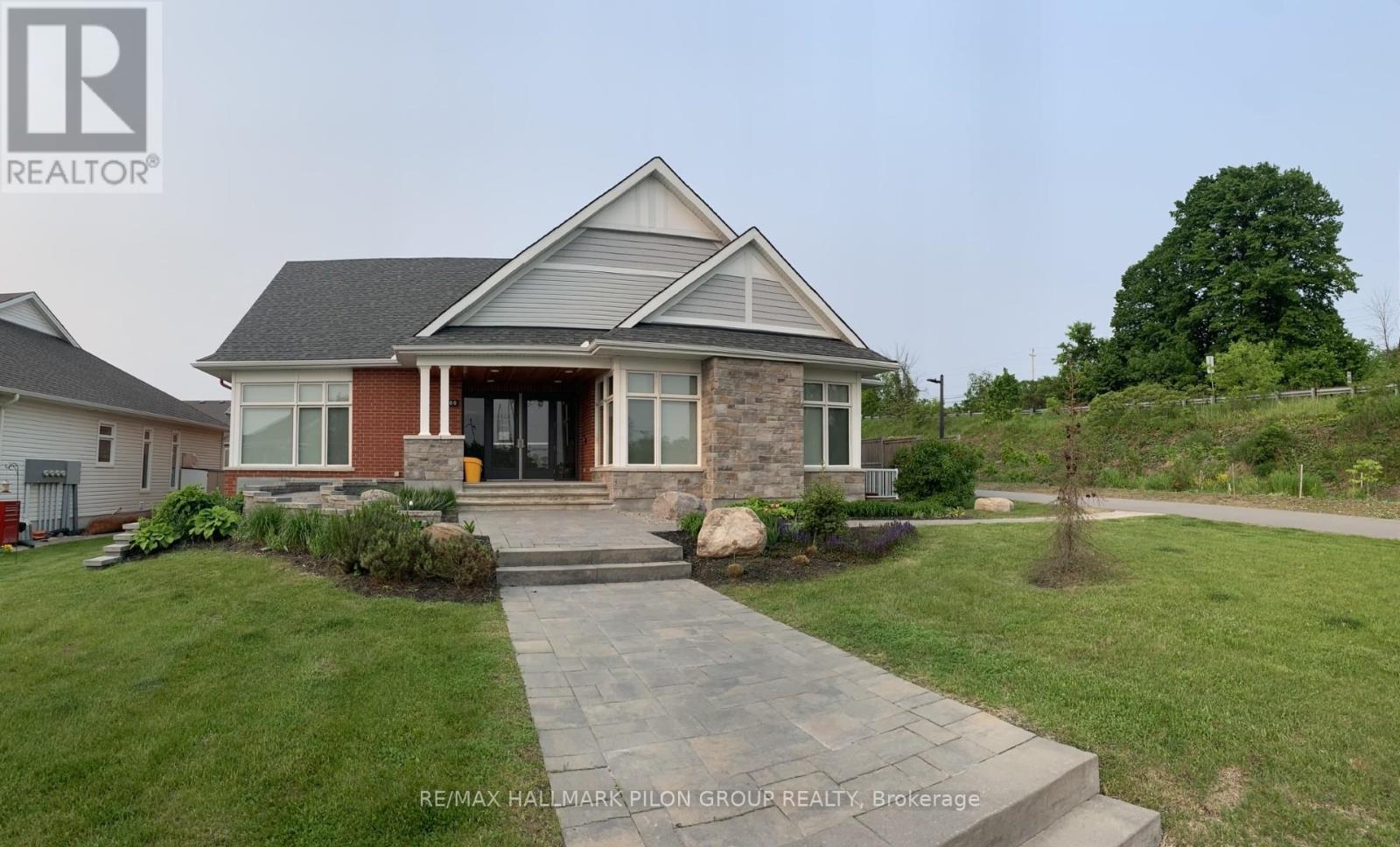819 Tewin Circle, Ottawa, ON - Outdoor With Facade