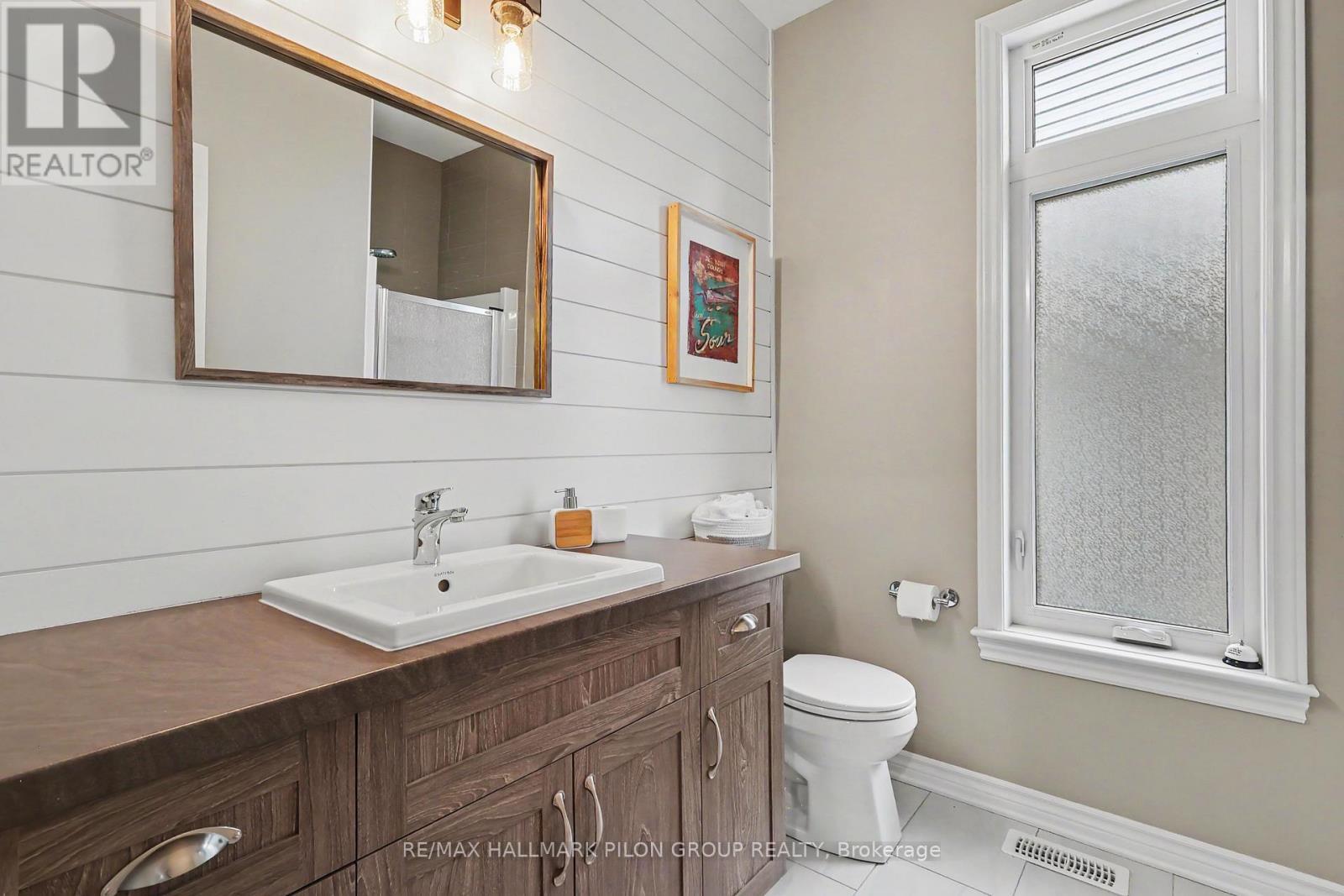 819 Tewin Circle, Ottawa, ON - Indoor Photo Showing Bathroom