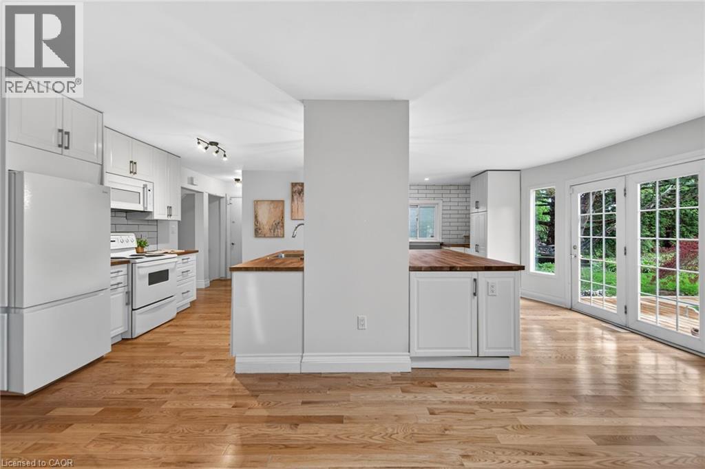 167 Darlington Drive, Hamilton, ON - Indoor Photo Showing Kitchen