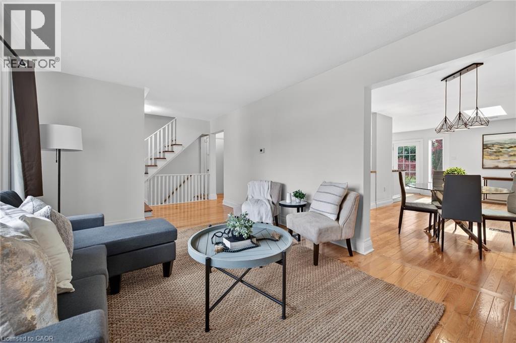 167 Darlington Drive, Hamilton, ON - Indoor Photo Showing Living Room