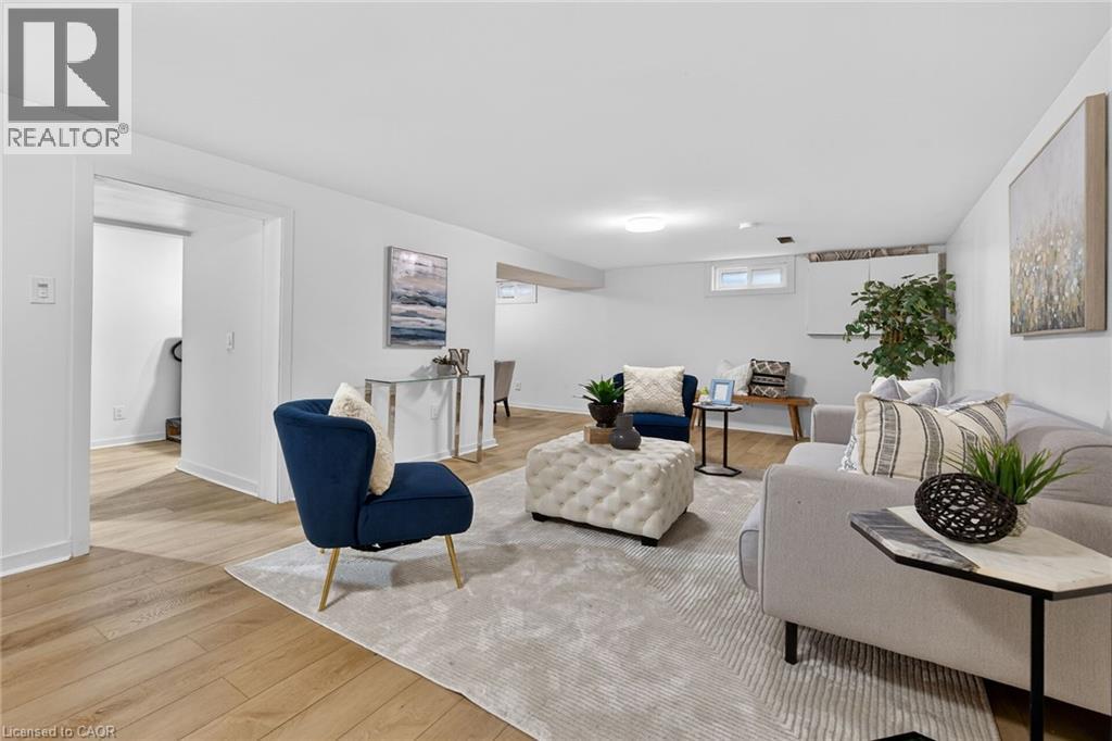 167 Darlington Drive, Hamilton, ON - Indoor Photo Showing Living Room