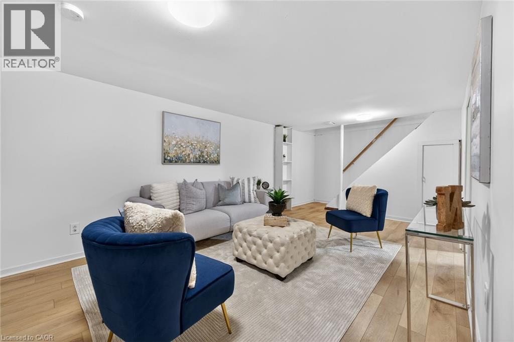 167 Darlington Drive, Hamilton, ON - Indoor Photo Showing Living Room