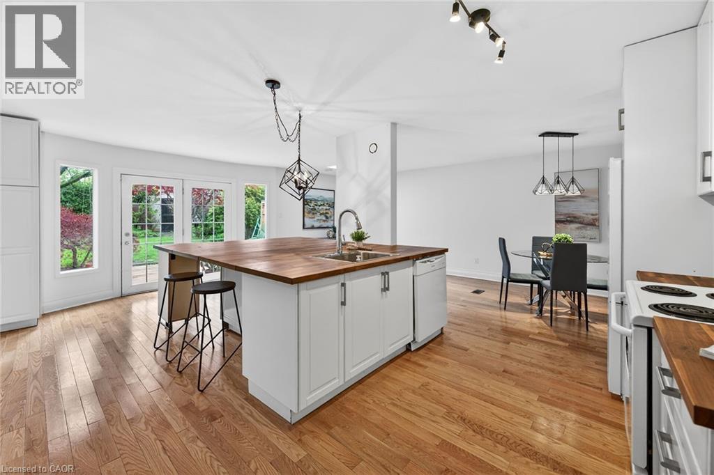 167 Darlington Drive, Hamilton, ON - Indoor Photo Showing Kitchen