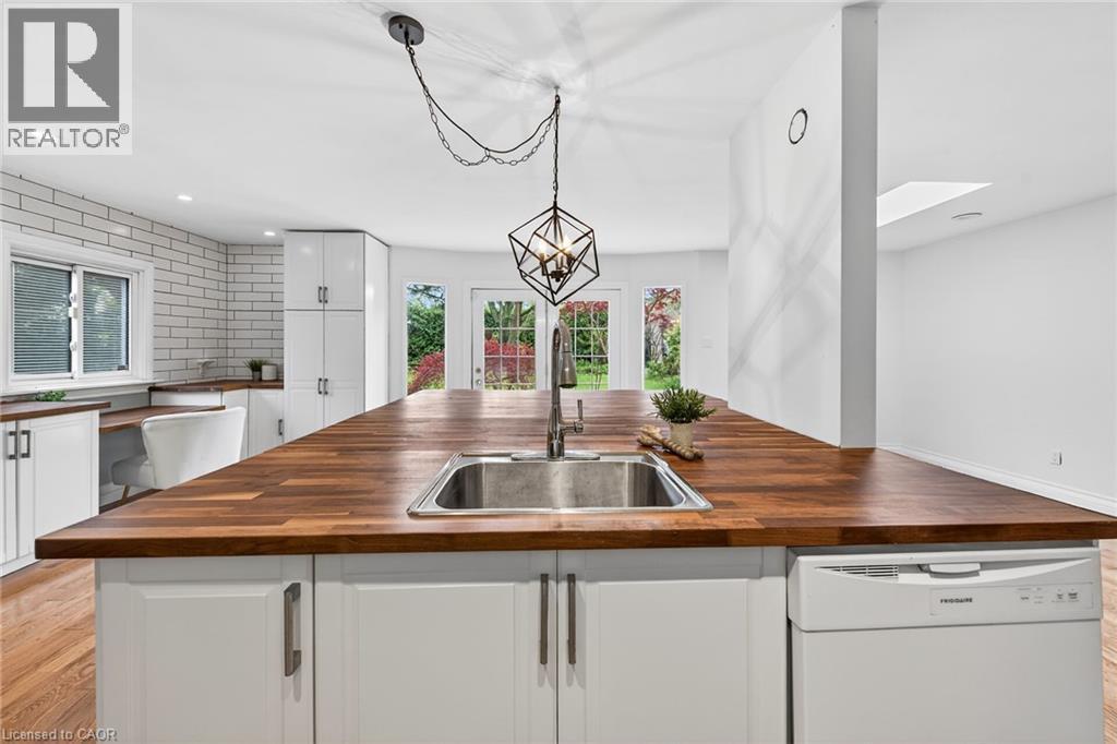 167 Darlington Drive, Hamilton, ON - Indoor Photo Showing Kitchen