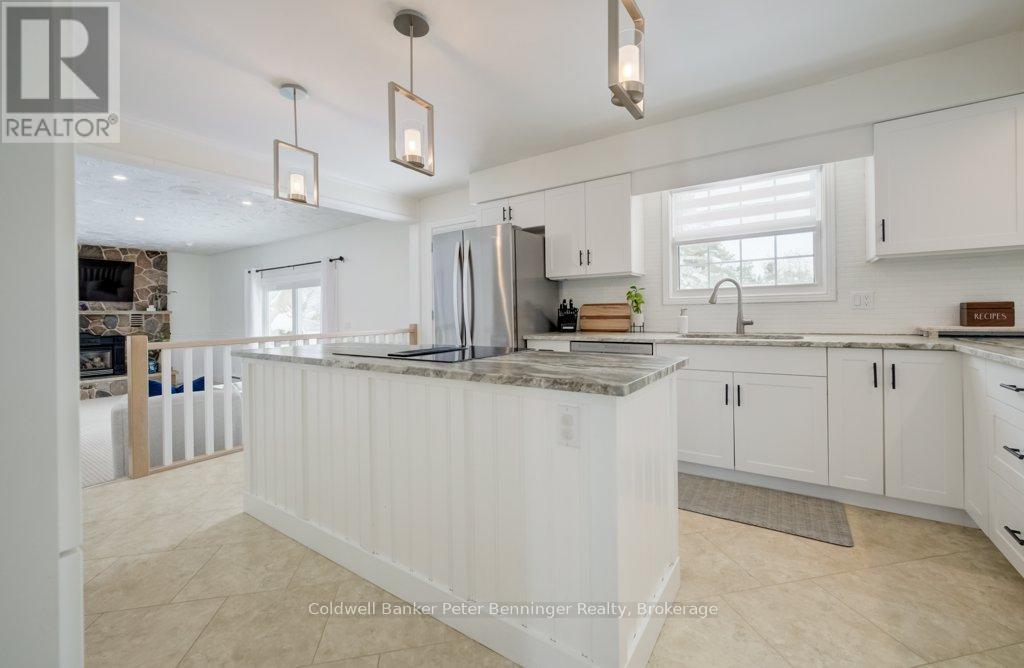 Kitchen - 33 Tower Road, Arran-Elderslie, ON - Indoor Photo Showing Kitchen With Upgraded Kitchen