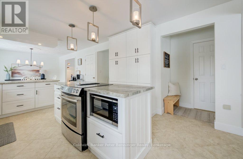 Kitchen - 33 Tower Road, Arran-Elderslie, ON - Indoor Photo Showing Kitchen With Upgraded Kitchen