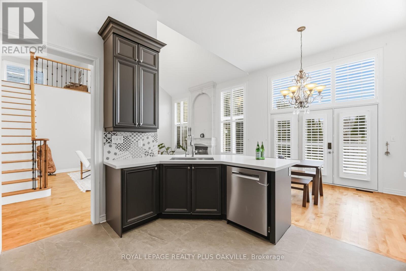 3409 Liptay Avenue, Oakville, ON - Indoor Photo Showing Kitchen