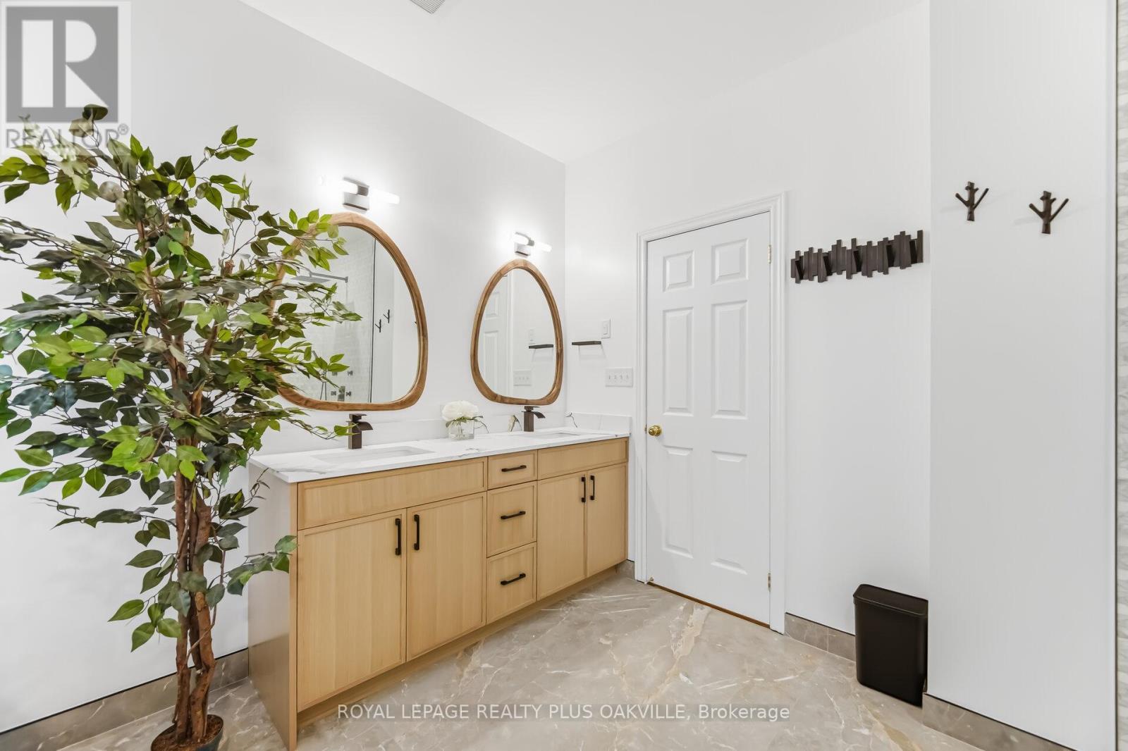 3409 Liptay Avenue, Oakville, ON - Indoor Photo Showing Bathroom