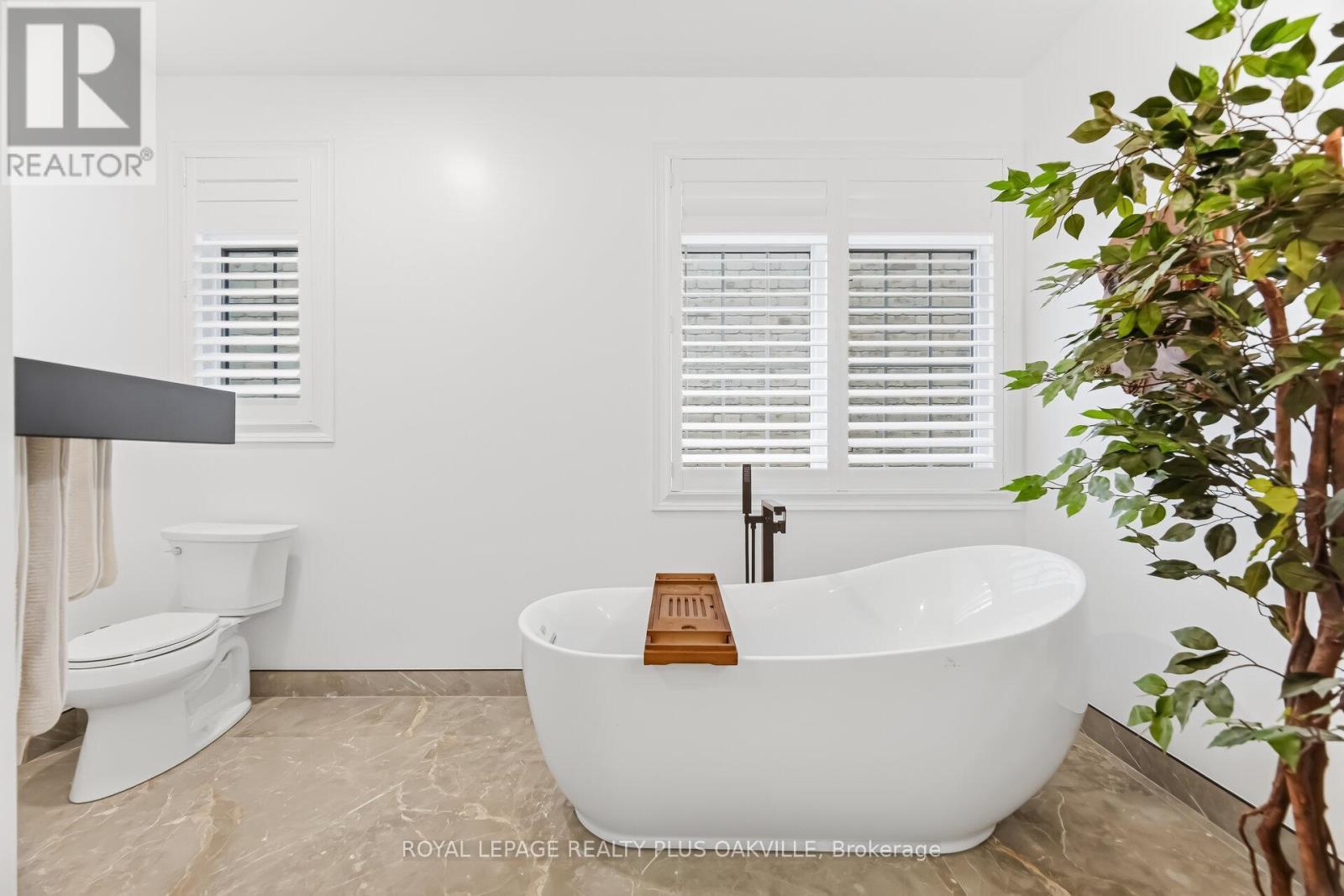 3409 Liptay Avenue, Oakville, ON - Indoor Photo Showing Bathroom