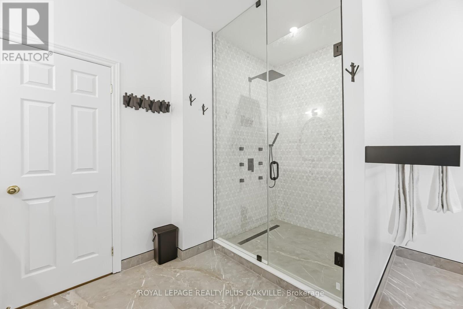 3409 Liptay Avenue, Oakville, ON - Indoor Photo Showing Bathroom