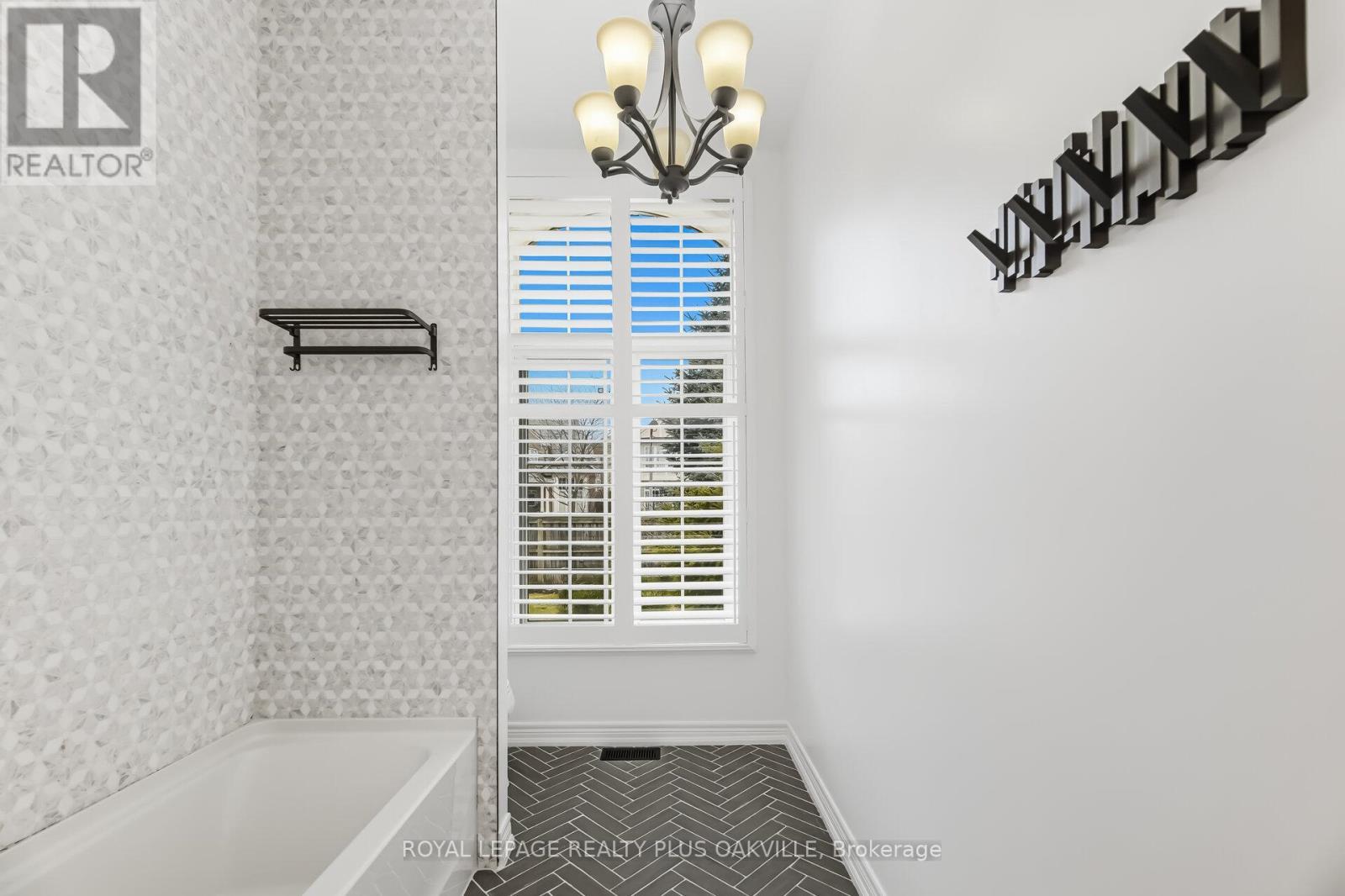 3409 Liptay Avenue, Oakville, ON - Indoor