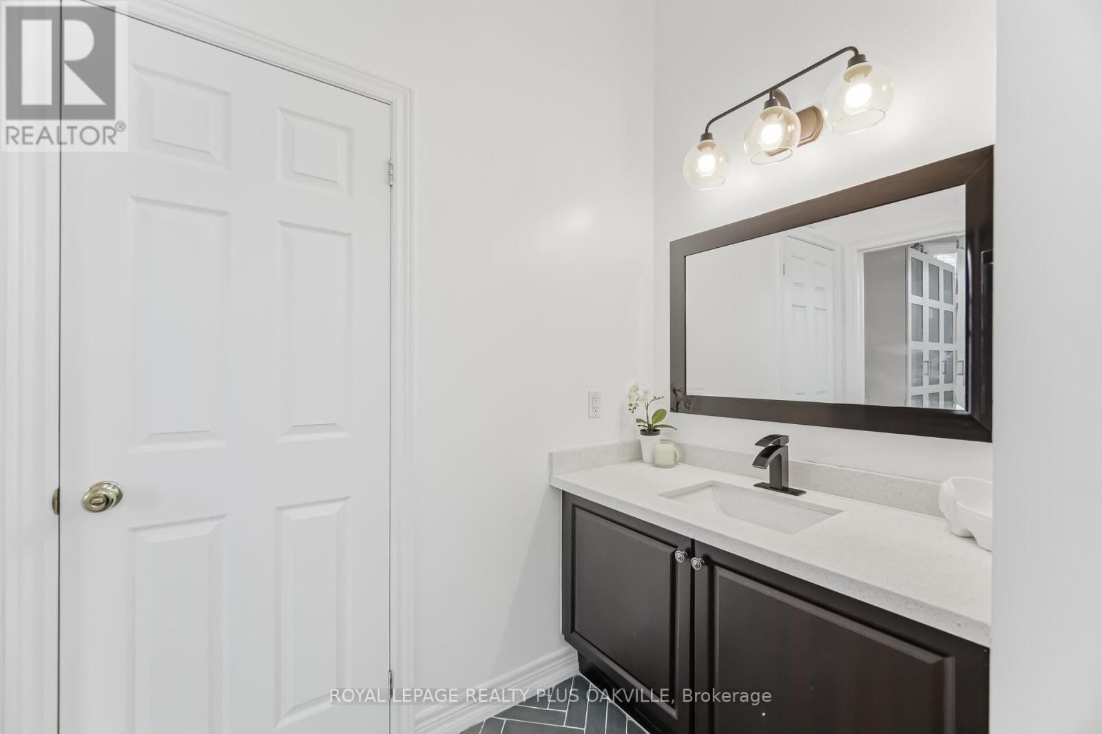 3409 Liptay Avenue, Oakville, ON - Indoor Photo Showing Bathroom