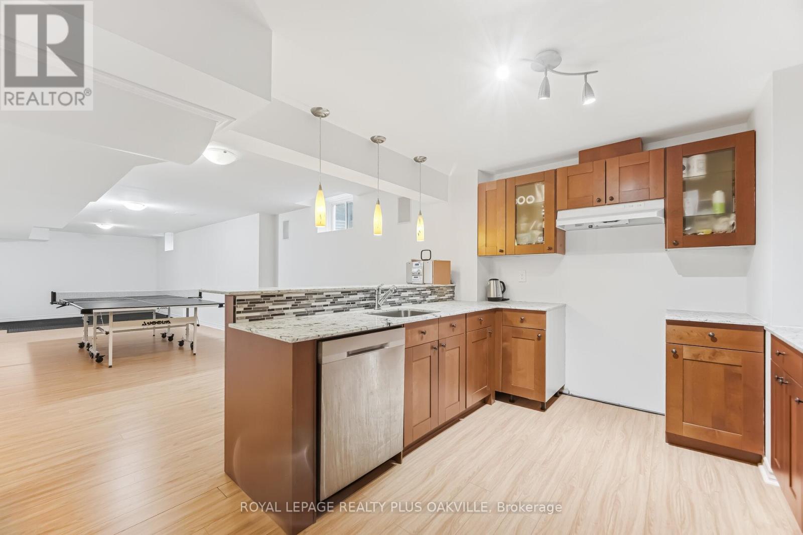3409 Liptay Avenue, Oakville, ON - Indoor Photo Showing Kitchen