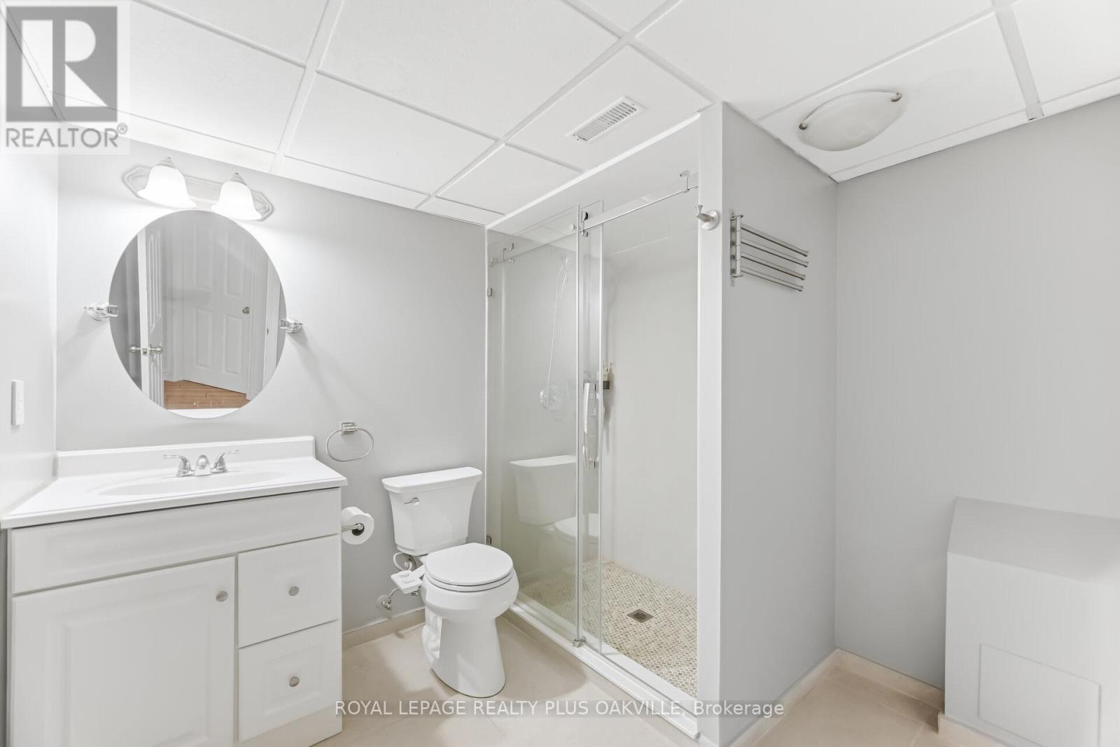 3409 Liptay Avenue, Oakville, ON - Indoor Photo Showing Bathroom