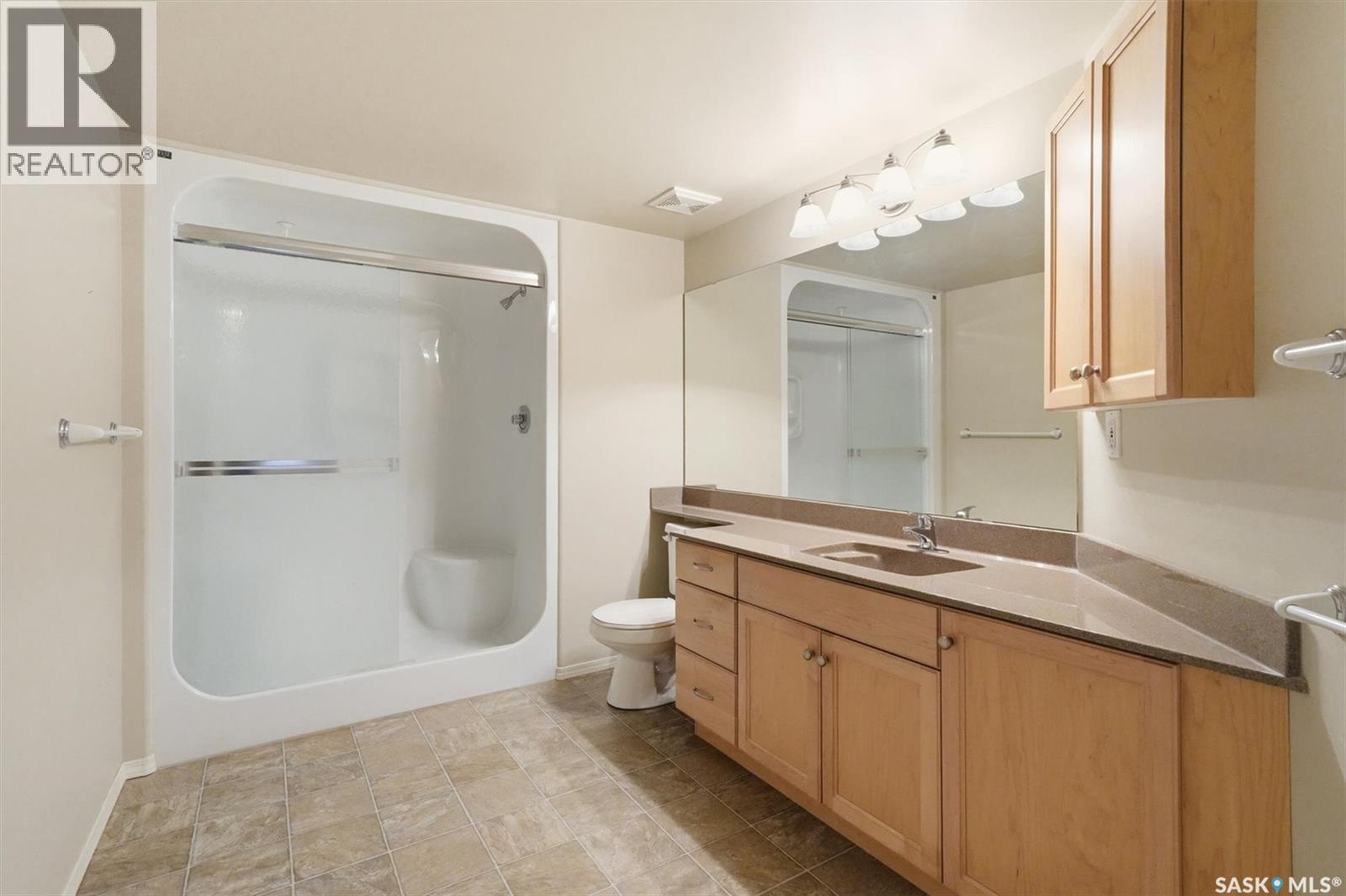 304 1622A Acadia Drive, Saskatoon, SK - Indoor Photo Showing Bathroom