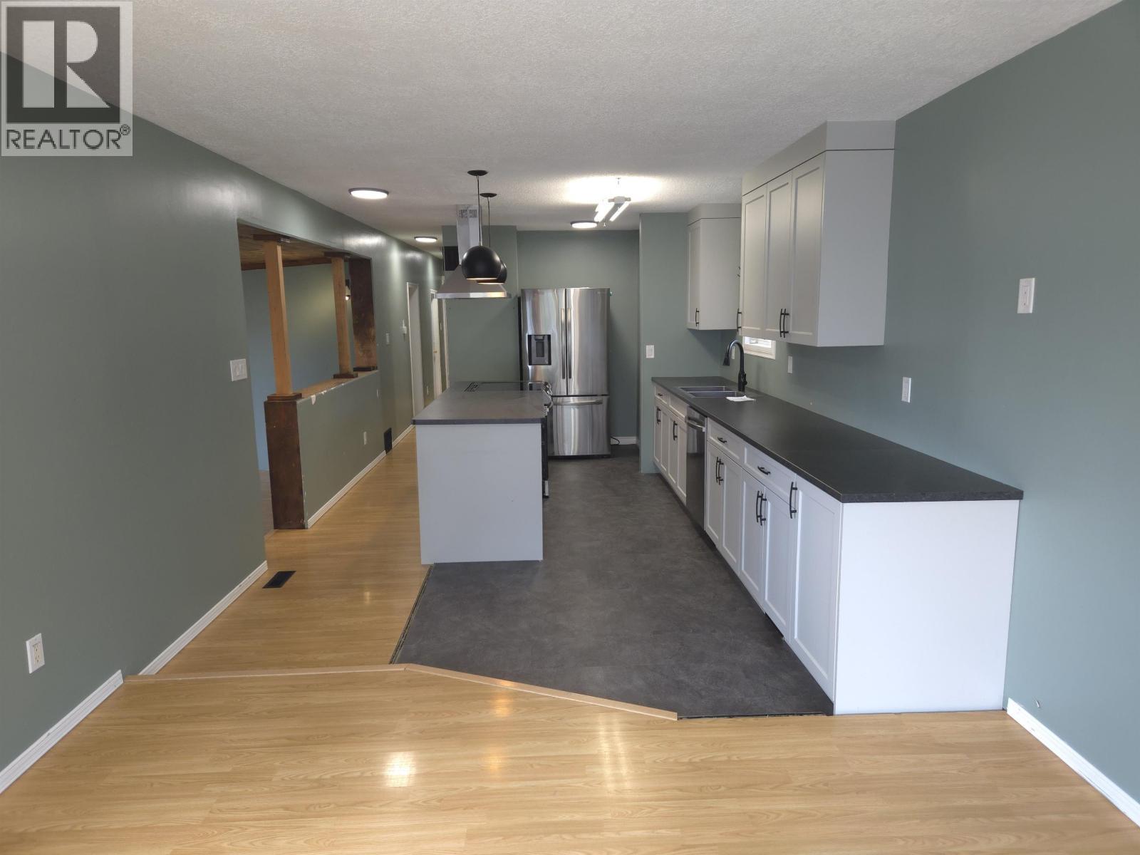 7142 Bear Road, Prince George, BC - Indoor Photo Showing Kitchen